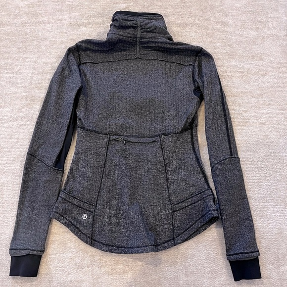Lululemon Base Runner 1/2 Zip
Heathered Herringbone Heathered Black W3B82S
Sz 8 - Picture 7 of 8